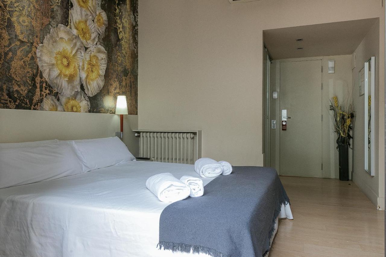 Hotel El Castell Sant Boi de Llobregat Dış mekan fotoğraf