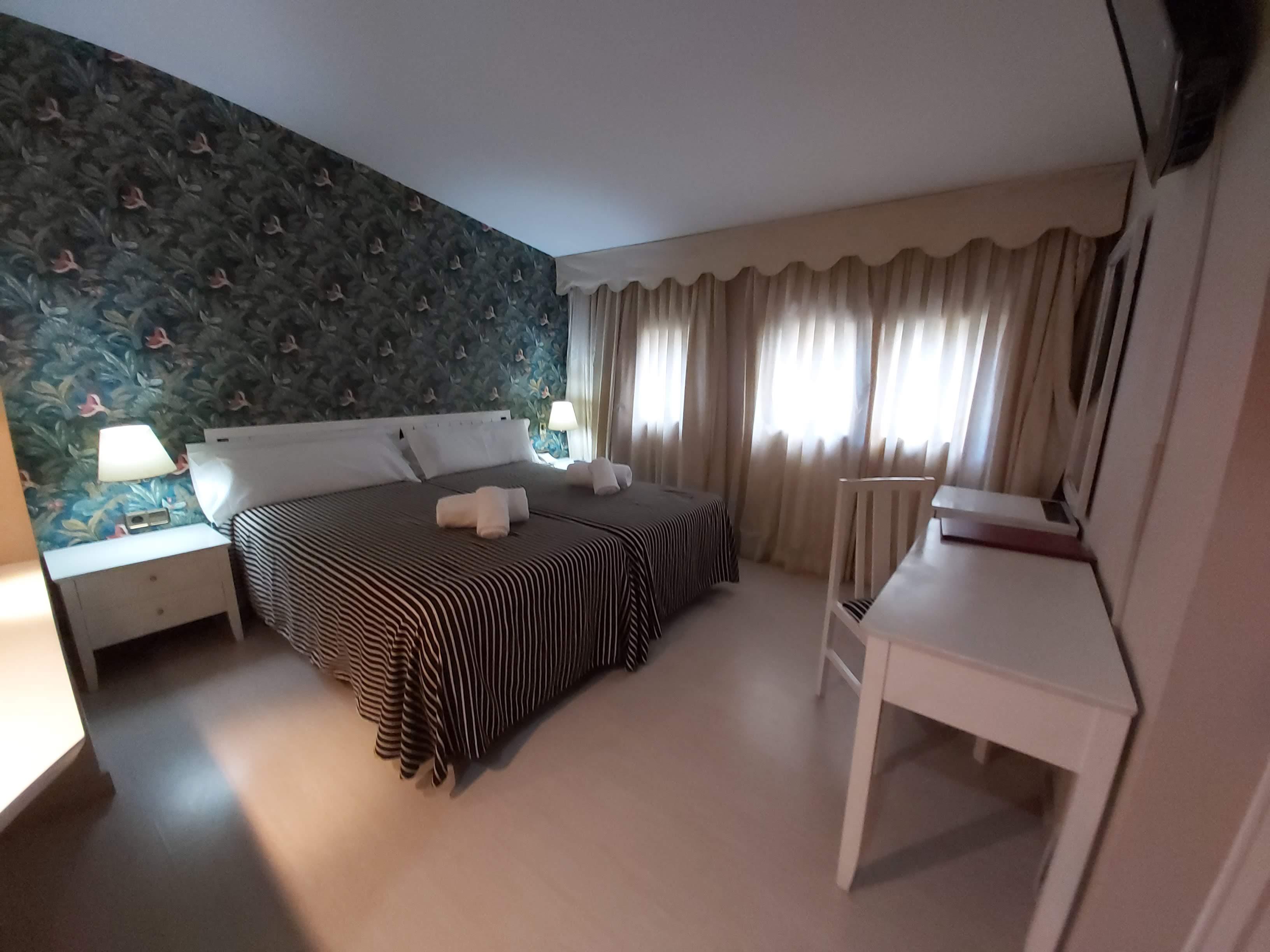 Hotel El Castell Sant Boi de Llobregat Dış mekan fotoğraf