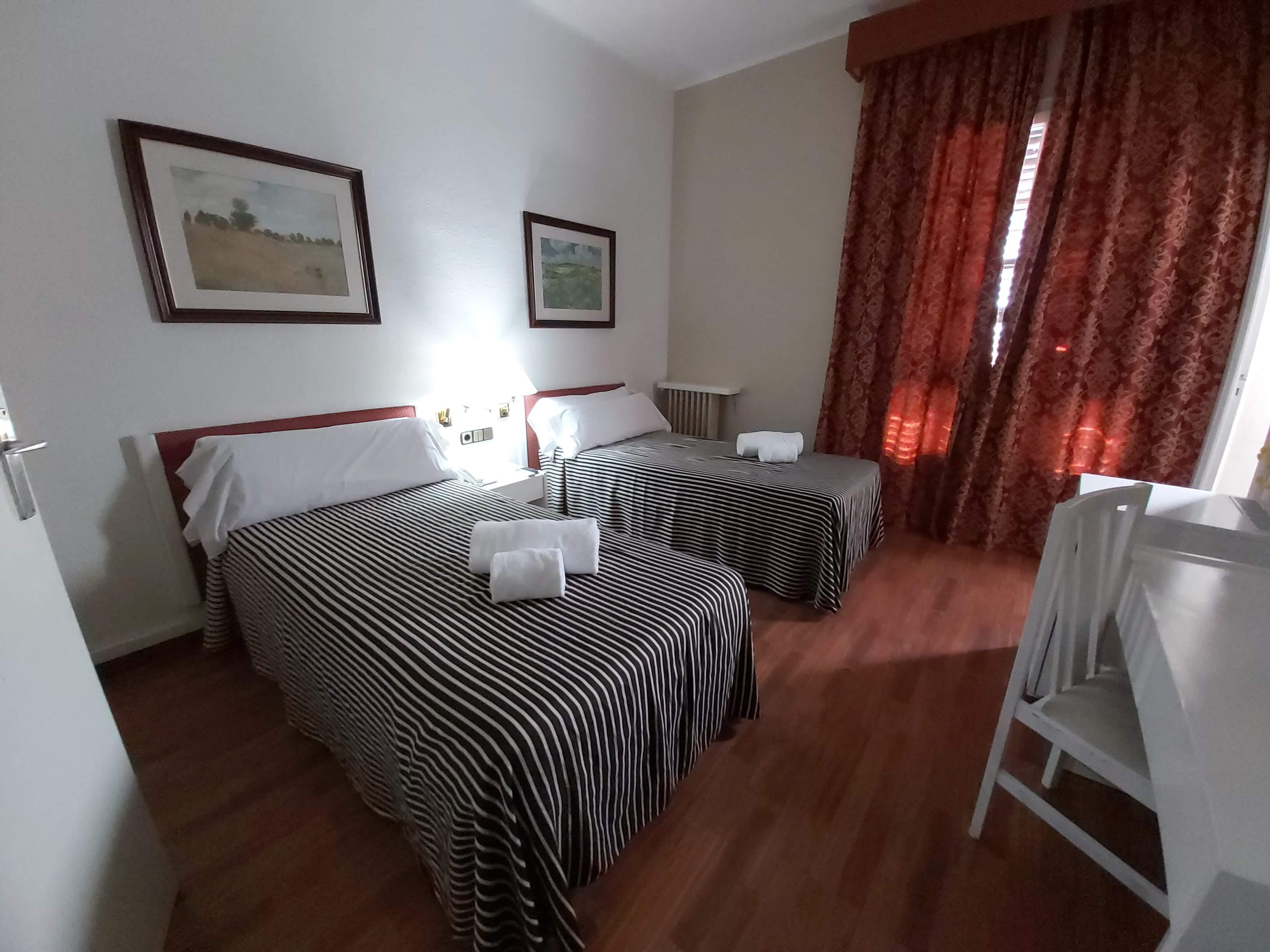 Hotel El Castell Sant Boi de Llobregat Dış mekan fotoğraf