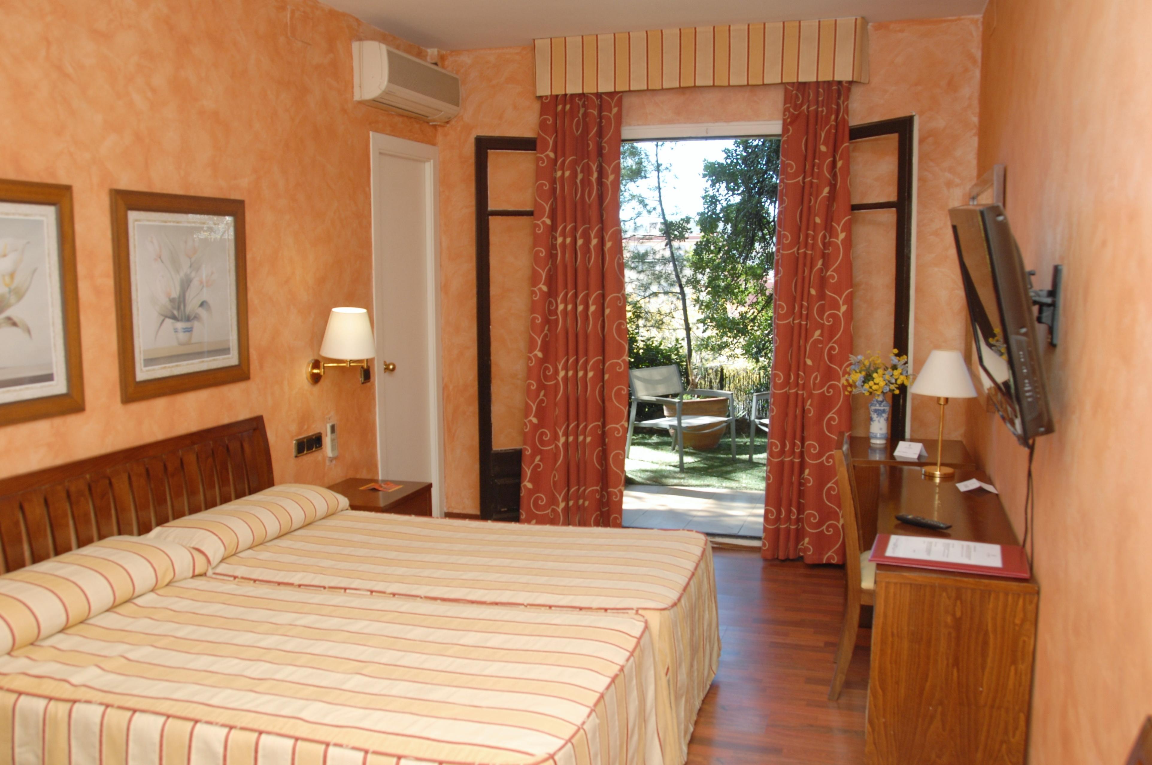 Hotel El Castell Sant Boi de Llobregat Dış mekan fotoğraf