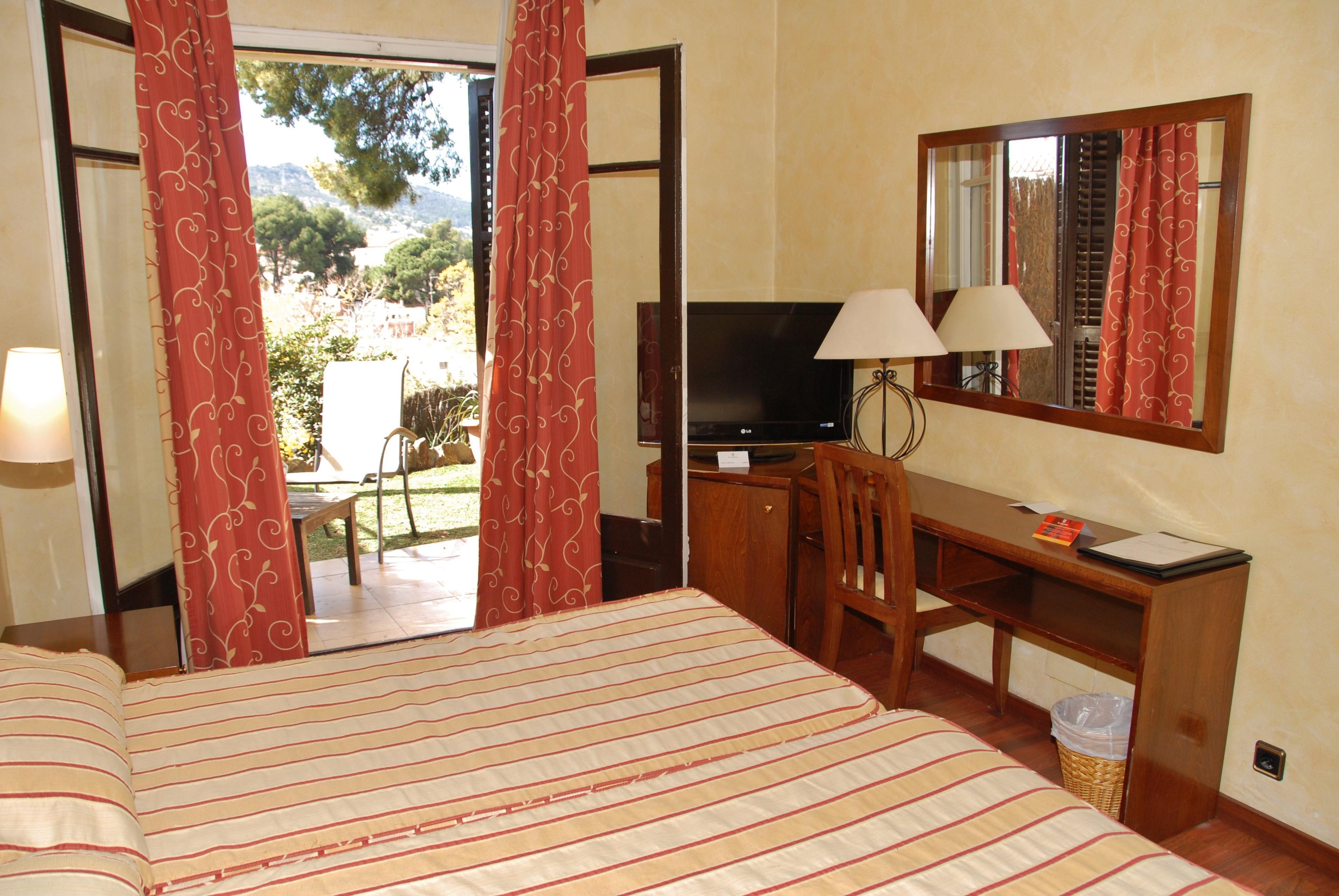 Hotel El Castell Sant Boi de Llobregat Dış mekan fotoğraf