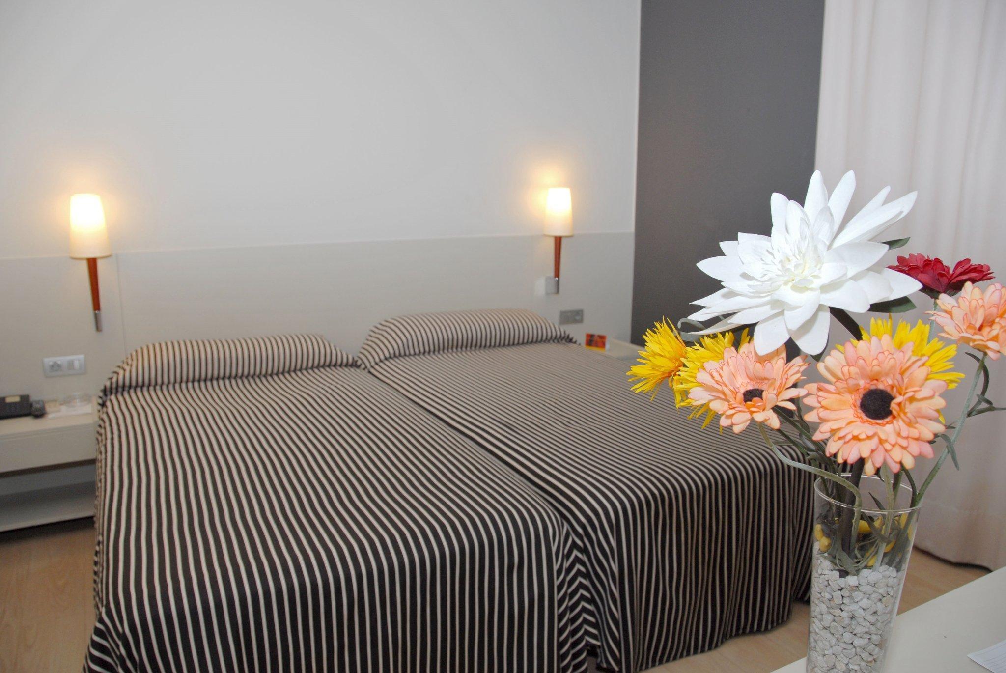 Hotel El Castell Sant Boi de Llobregat Dış mekan fotoğraf