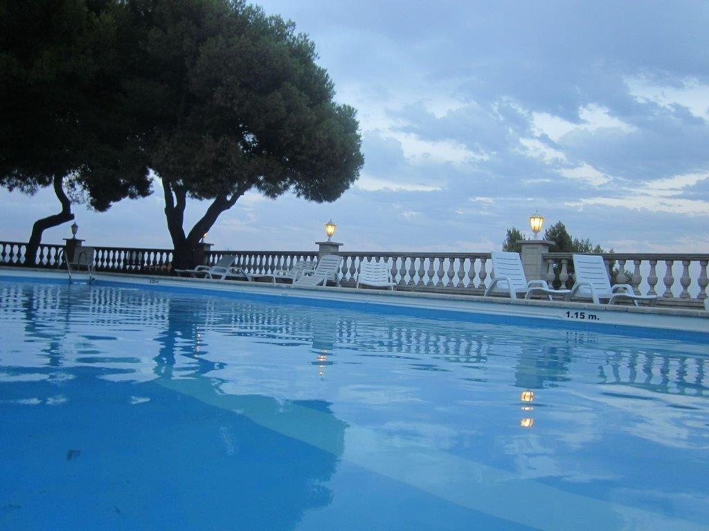 Hotel El Castell Sant Boi de Llobregat Dış mekan fotoğraf