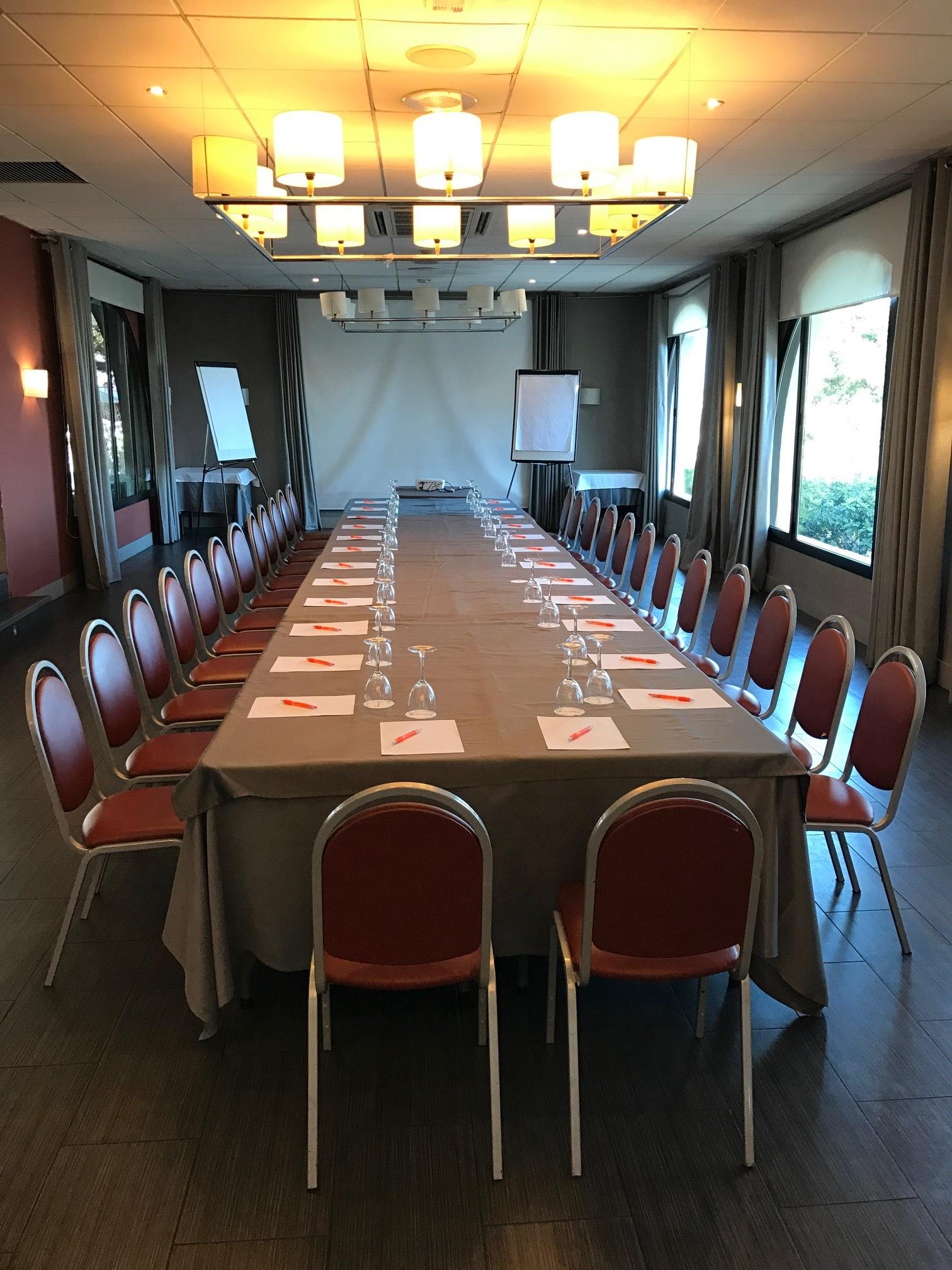 Hotel El Castell Sant Boi de Llobregat Dış mekan fotoğraf