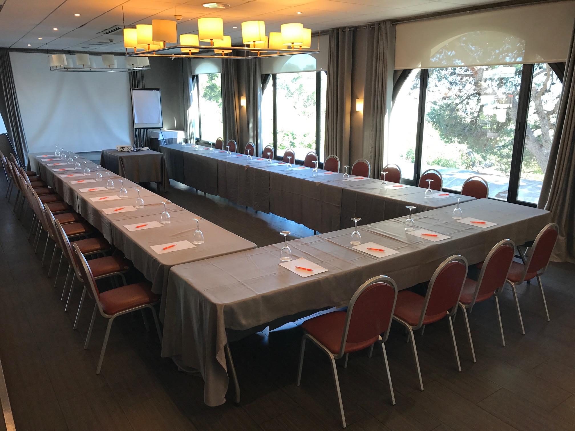 Hotel El Castell Sant Boi de Llobregat Dış mekan fotoğraf