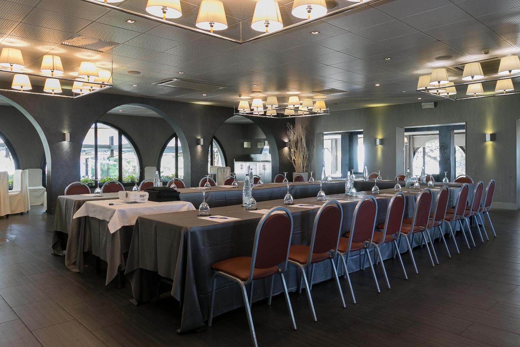Hotel El Castell Sant Boi de Llobregat Dış mekan fotoğraf