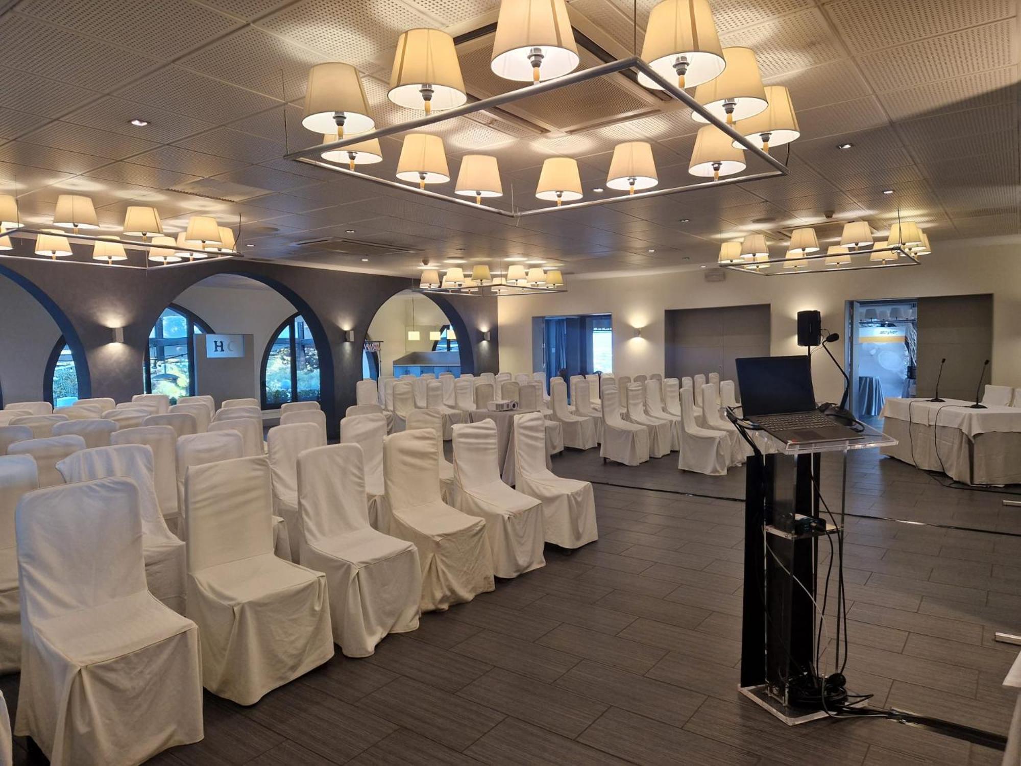 Hotel El Castell Sant Boi de Llobregat Dış mekan fotoğraf