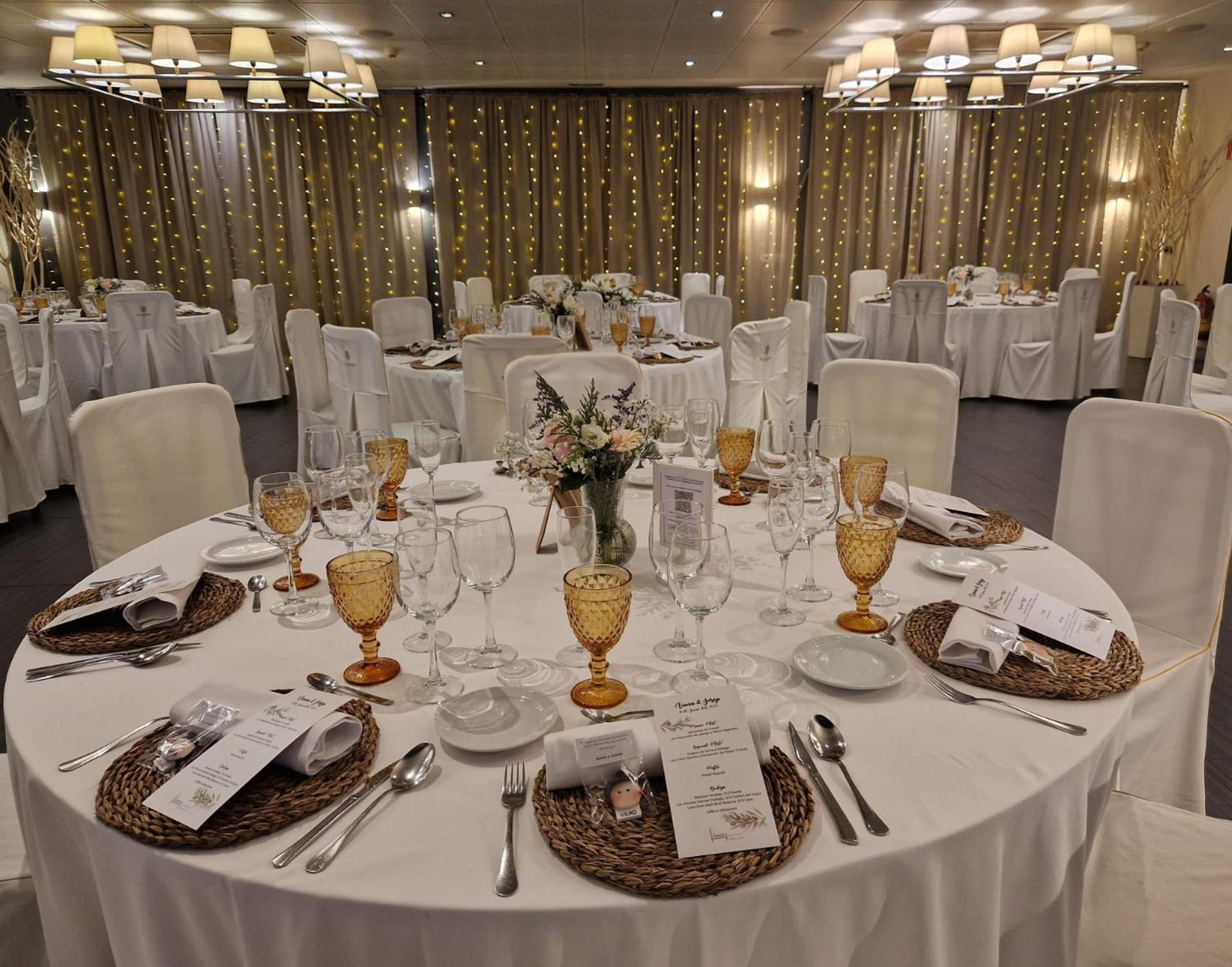 Hotel El Castell Sant Boi de Llobregat Dış mekan fotoğraf